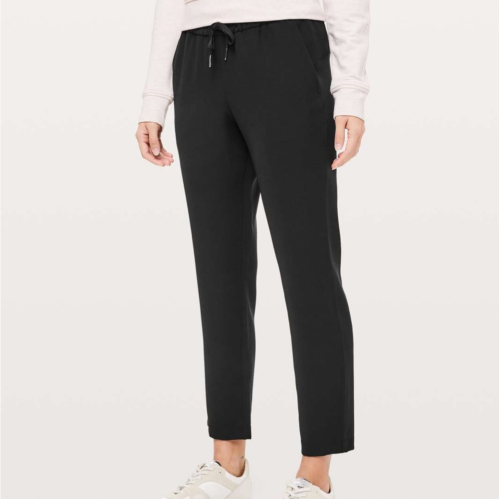 Lululemon On The Fly Pant Woven in Black Size 12